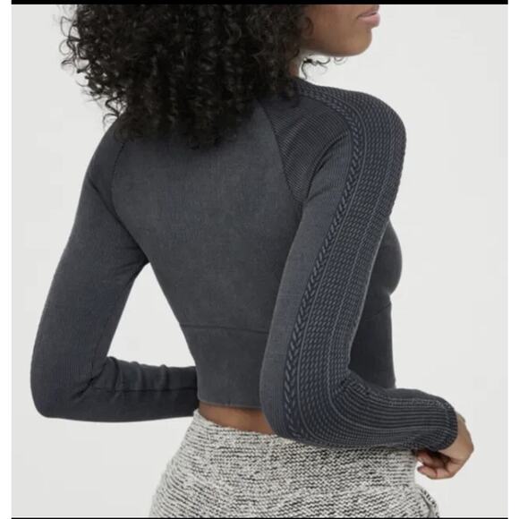 aerie OFFLINE By Big Chill Seamless Long Sleeve Crop Top Size L - Picture 2 of 7